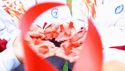 ��ѧ���ֳֺ�˿�����İ��̲����˼���Ⱦ��